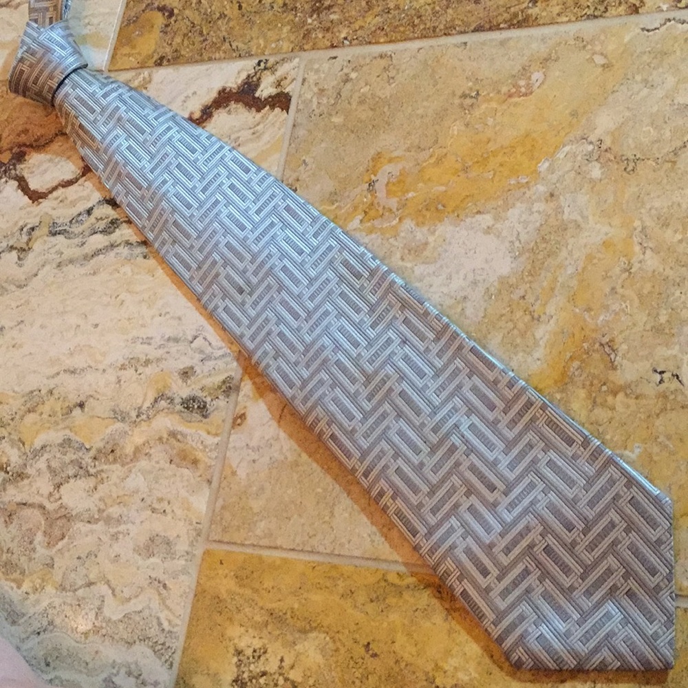 Bruno Piatelli 100%silk taupe gray/ivory/Geometric